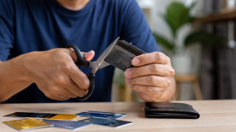 O que acontece ao cancelar um cartão